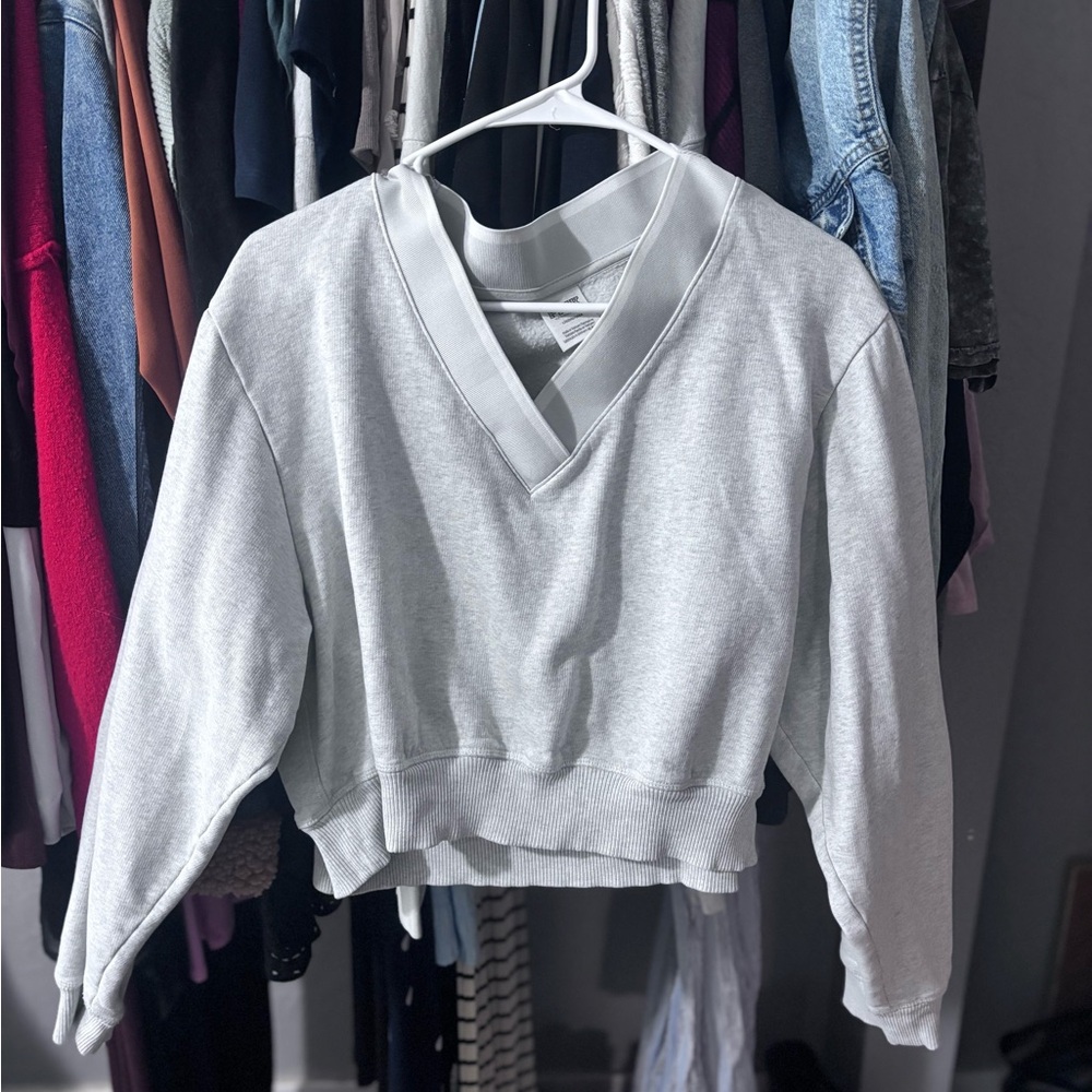 Gray V-Neck Cropped Sweatshirt